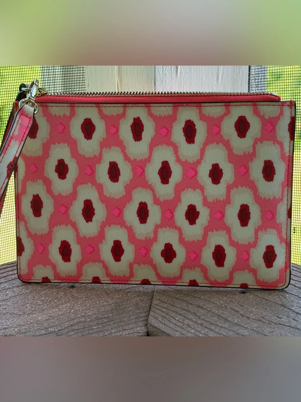 kate spade Pink and White Floral-Print Wristlet EUC - Picture 4 of 6